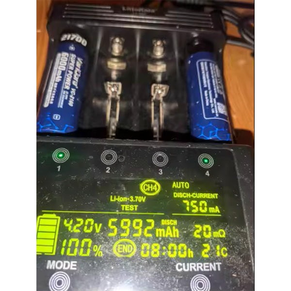 Batteria 21700 6000mAh al litio 3.7V batteria ricaricabile adatta per torcia elettrica